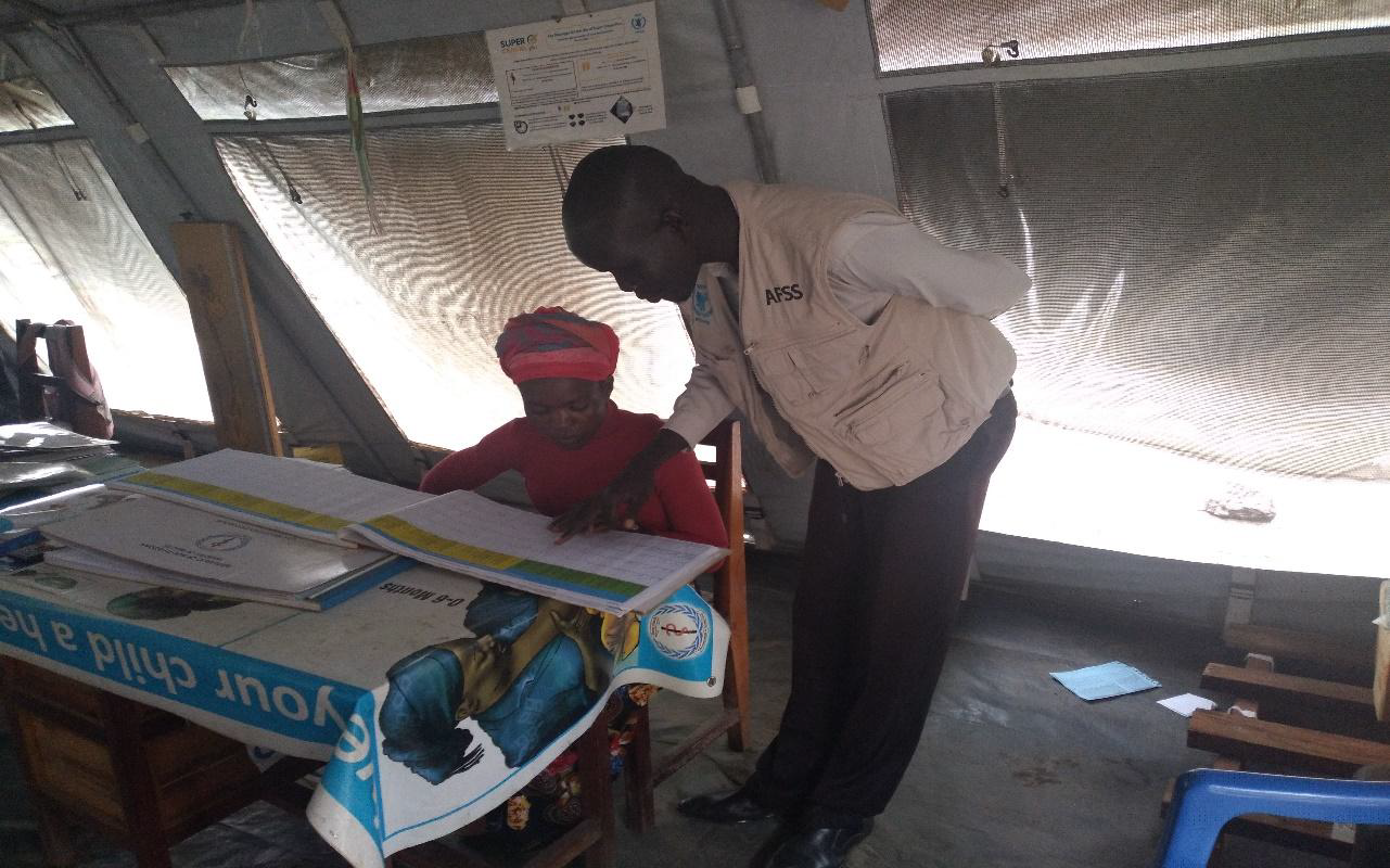 afss mentoring a nutrition assistant at rastigi phcu on filling of the miycn register. photo taken by